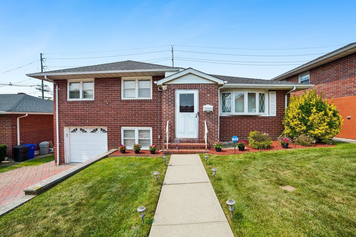 28 Pikeview Ter, Secaucus, NJ
