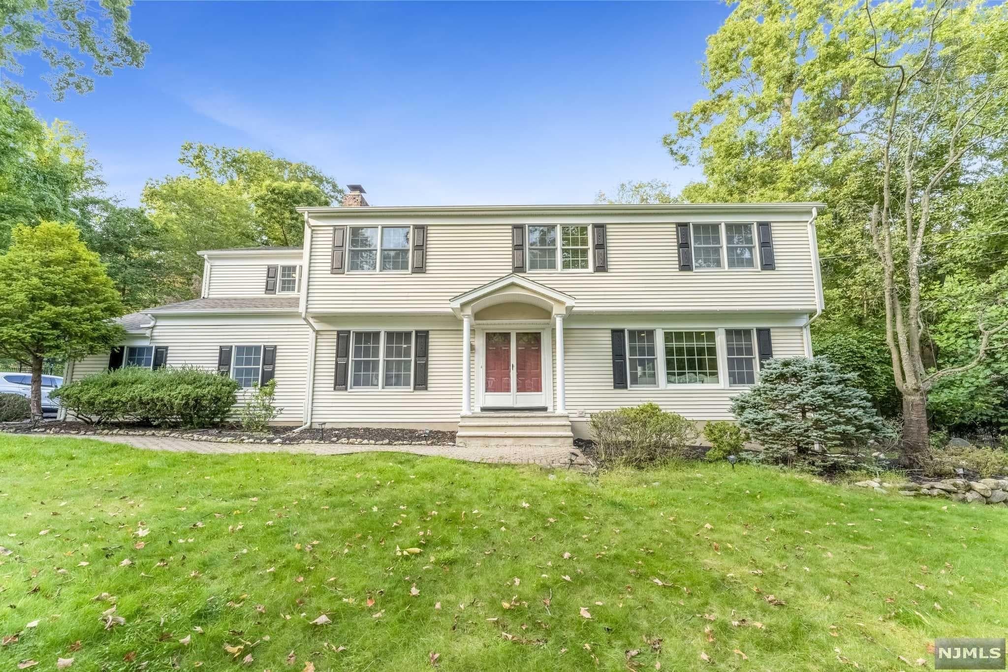 27 Eileen Dr, Mahwah, NJ