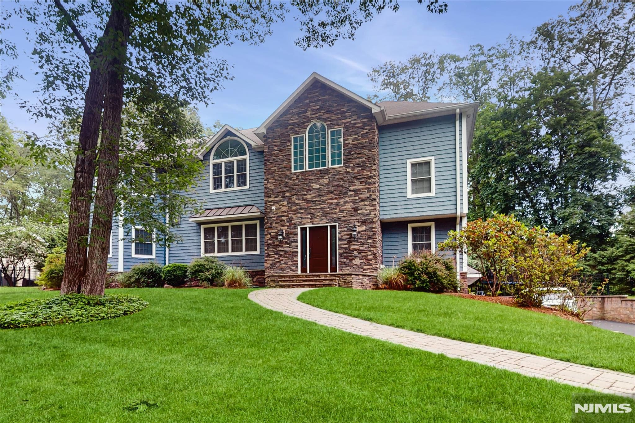 87 Skytop Dr, Mahwah, NJ
